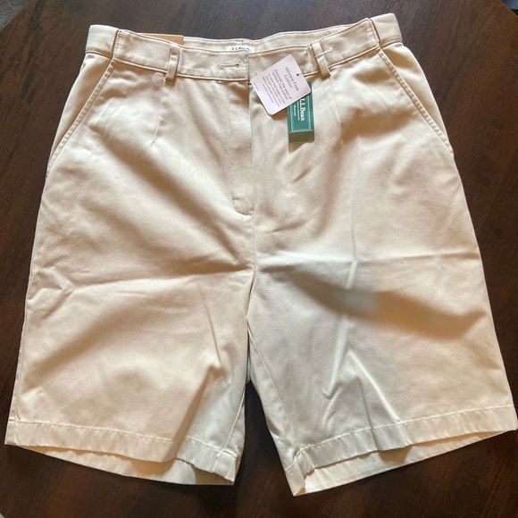 L.L. Bean Original Fit Khaki Shorts Womens Size 12 - Picture 1 of 3